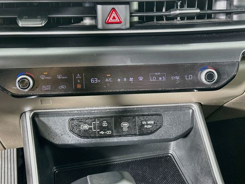 Used 2025 Kia Carnival FWD image 24