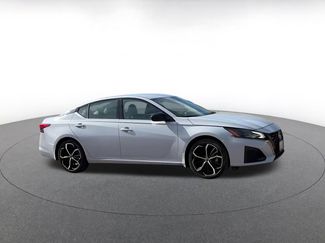 Used 2025 Nissan Altima 2.5 SR video 2