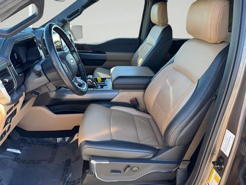 Used 2022 Ford F150 Lariat w/ Max Trailer Tow Package image 11