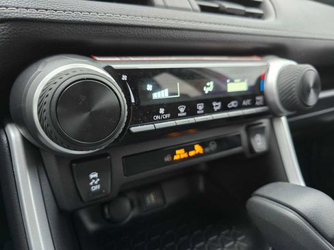 Certified 2025 Toyota RAV4 LE image 33