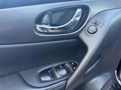 Used 2016 Nissan Rogue S image 14