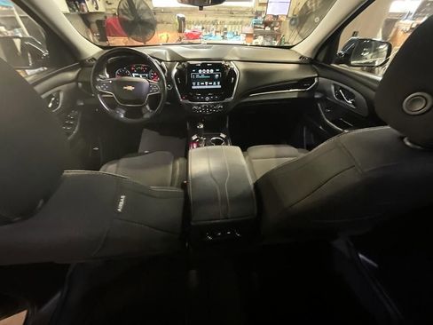 Used 2019 Chevrolet Traverse LT FWD image 3