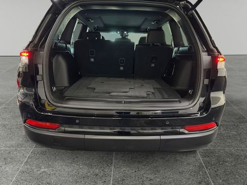 Used 2024 Jeep Grand Cherokee Limited w/ Luxury Tech Group II image 21