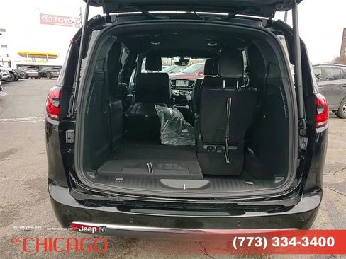 New 2025 Chrysler Pacifica Select image 7