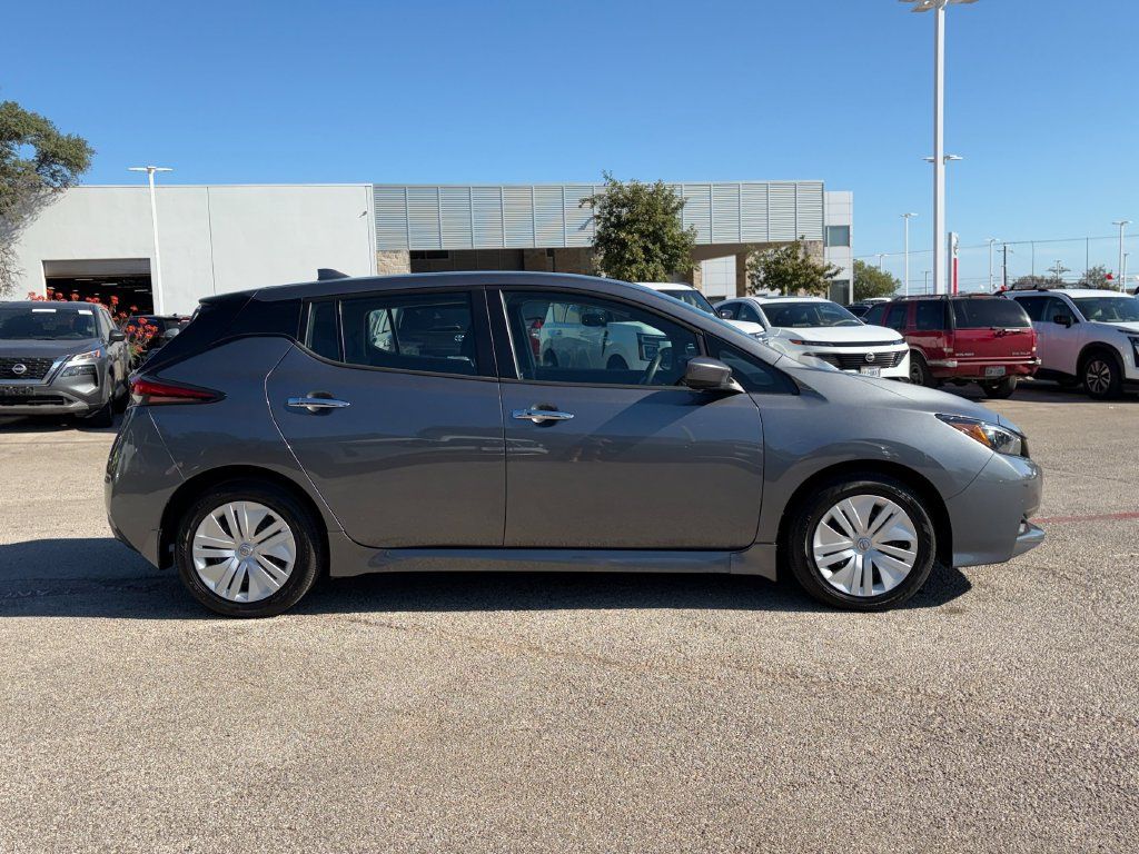 Used 2025 Nissan Leaf S FWD image 4