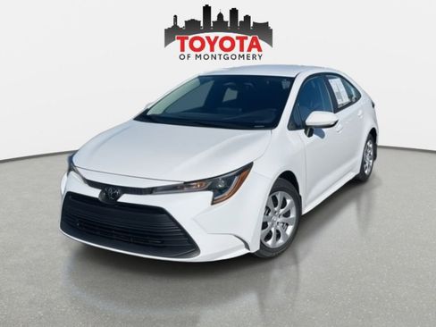 Used 2025 Toyota Corolla LE image 3