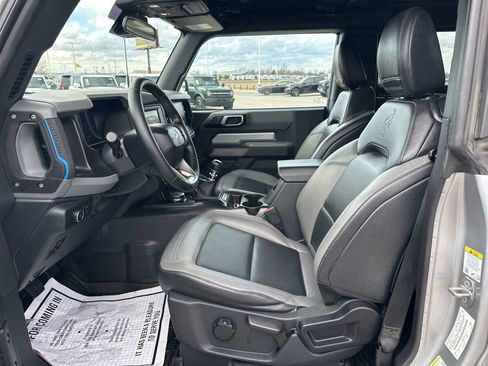 Used 2022 Ford Bronco Black Diamond image 12