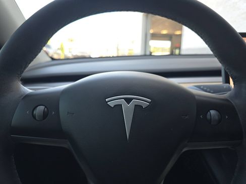 Used 2022 Tesla Model Y Performance AWD/4WD image 22