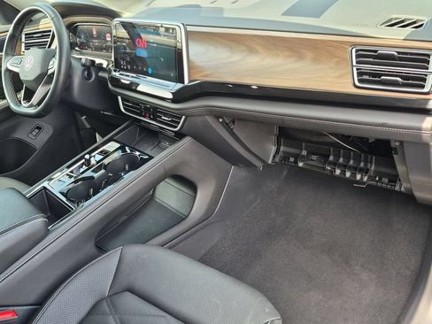 Used 2025 Volkswagen Atlas SE FWD image 31