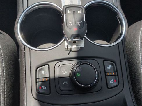 Used 2023 GMC Terrain SLE w/ Driver Convenience Package image 16