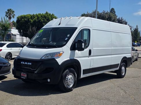 Used 2025 RAM ProMaster 2500 w/ Convenience Group FWD image 10