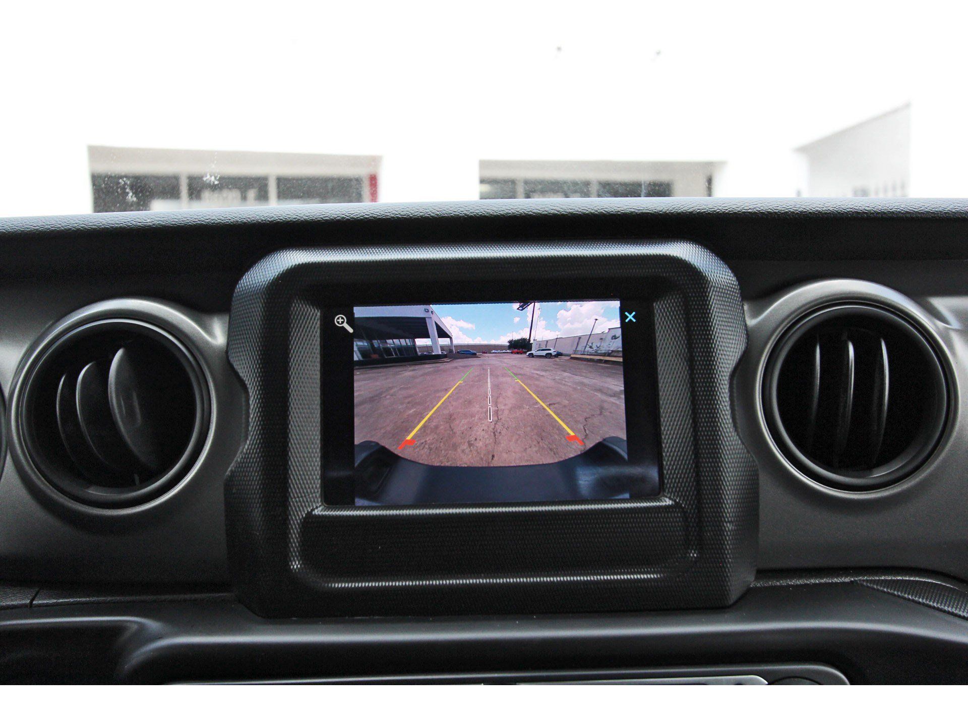 Used 2023 Jeep Gladiator Sport AWD/4WD image 25
