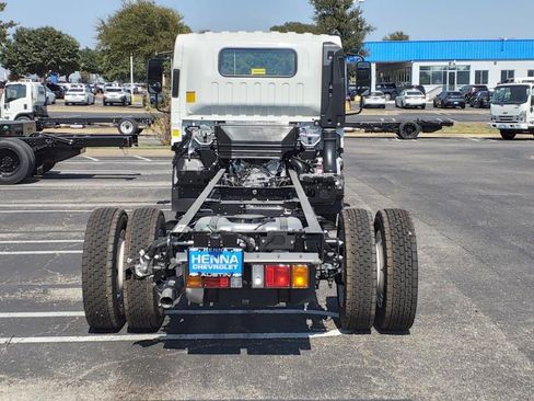 New 2025 Chevrolet Low Cab Forward image 5