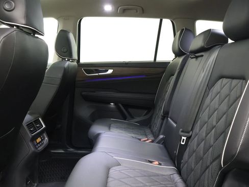 Used 2025 Volkswagen Atlas SEL Premium R-Line image 27