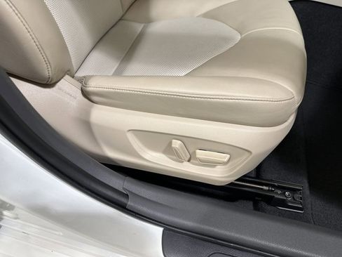 Used 2020 Toyota Camry XLE image 37