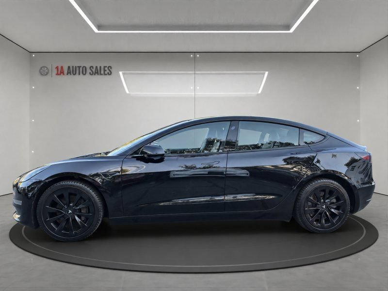 Used 2022 Tesla Model 3 Standard Range RWD image 2