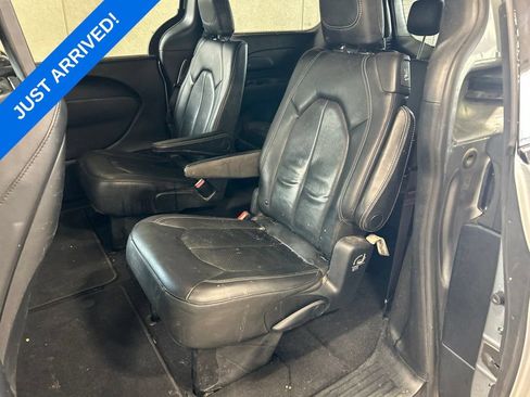 Used 2020 Chrysler Pacifica Touring-L Plus w/ S Appearance Package FWD image 6