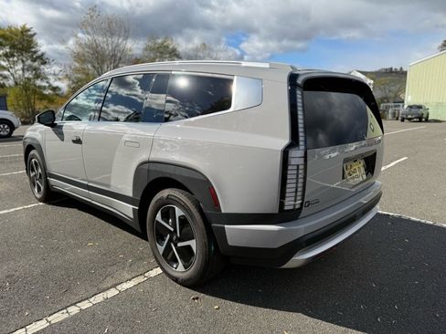 Used 2026 Hyundai Ioniq 9 SE image 4