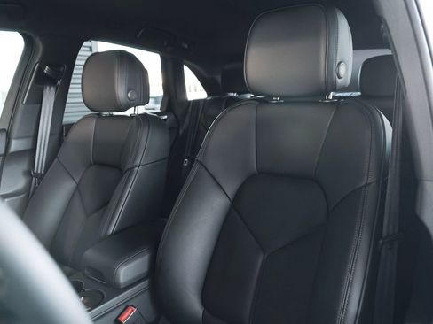 New 2026 Porsche Macan image 5