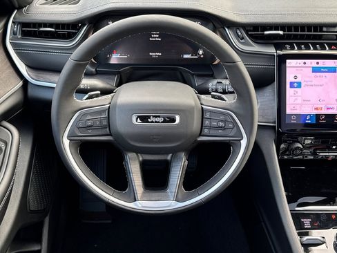 New 2025 Jeep Grand Cherokee Limited w/ Black Appearance Package image 17