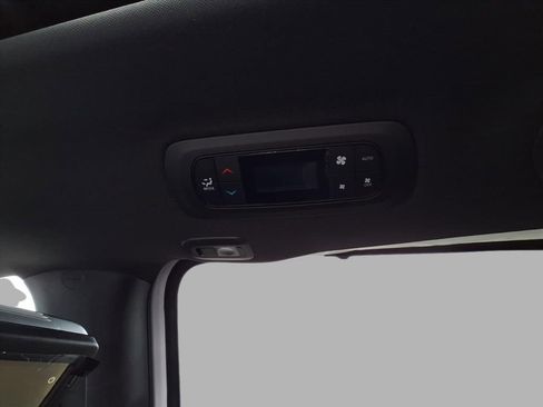 New 2026 Chrysler Pacifica Limited w/ Uconnect Theater Family Group image 14