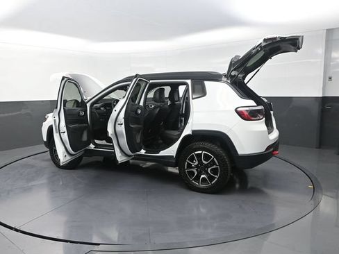 Used 2026 Jeep Compass Trailhawk AWD/4WD image 33