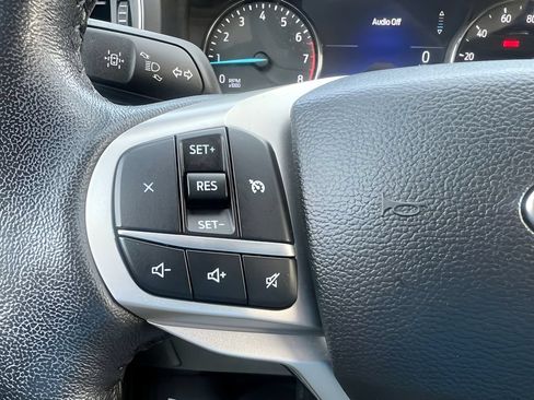 Used 2022 Ford Explorer XLT w/ Equipment Group 202A AWD/4WD image 15