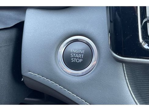 Used 2024 Toyota Highlander XLE FWD image 36