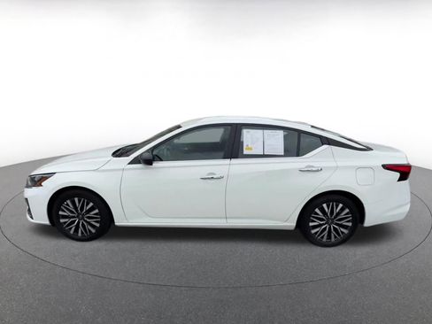 Used 2025 Nissan Altima 2.5 SV image 10