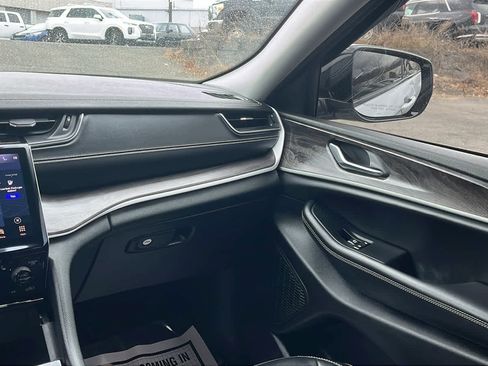 Certified 2023 Jeep Grand Cherokee Limited image 29