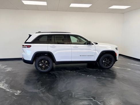 New 2026 Jeep Grand Cherokee Altitude AWD/4WD image 23