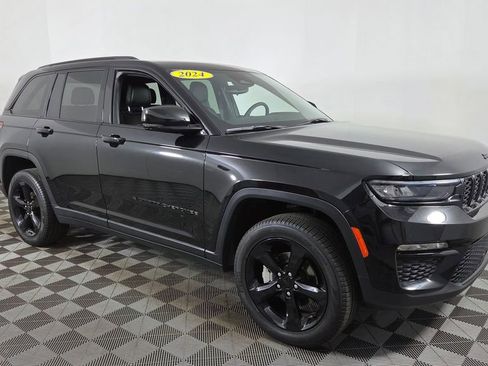 Used 2024 Jeep Grand Cherokee Limited w/ Black Appearance Package AWD/4WD image 7