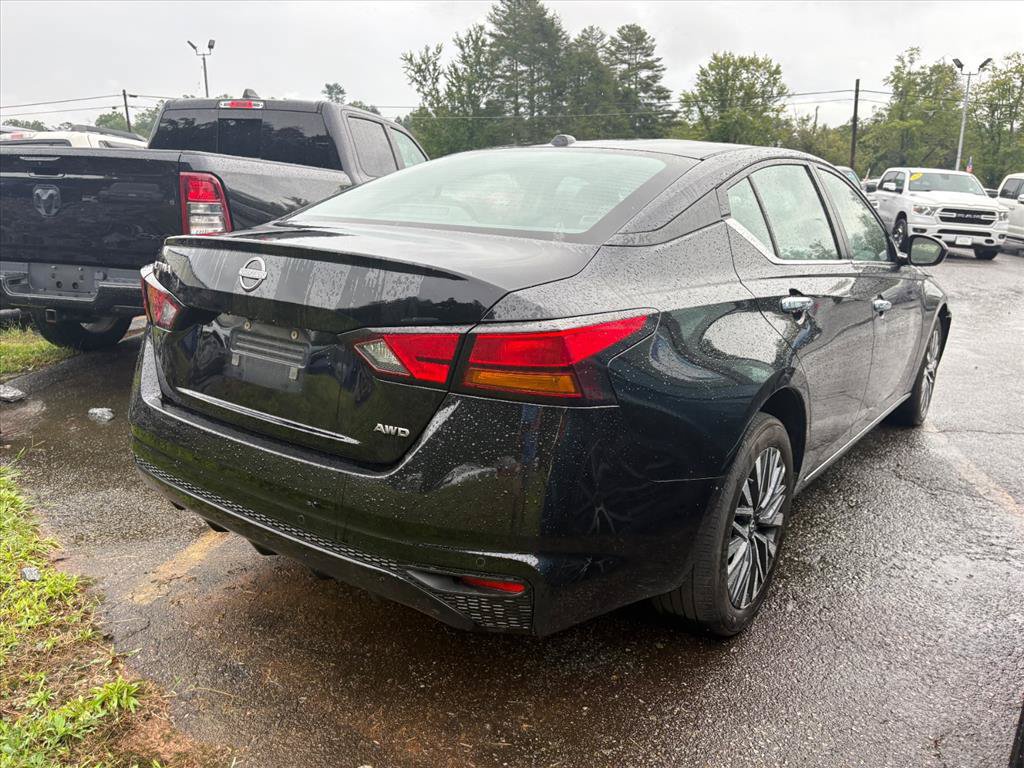 Used 2025 Nissan Altima 2.5 SV AWD/4WD image 6