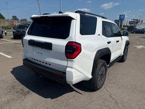 New 2026 Toyota 4Runner SR5 AWD/4WD image 7