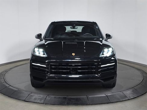 Certified 2025 Porsche Cayenne S image 10