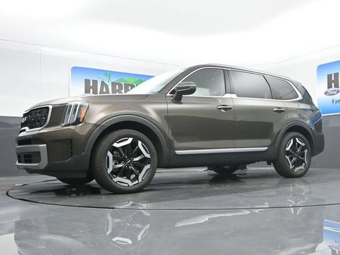 Used 2023 Kia Telluride EX w/ EX Captain's Chair Package FWD image 16