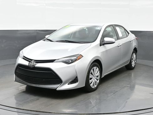 Used 2019 Toyota Corolla LE image 1