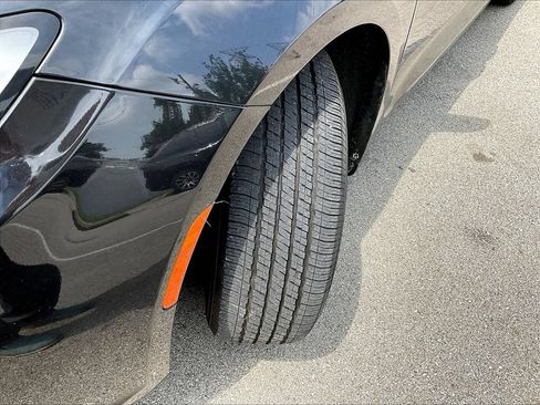 Used 2023 Chrysler Pacifica Touring-L FWD image 38