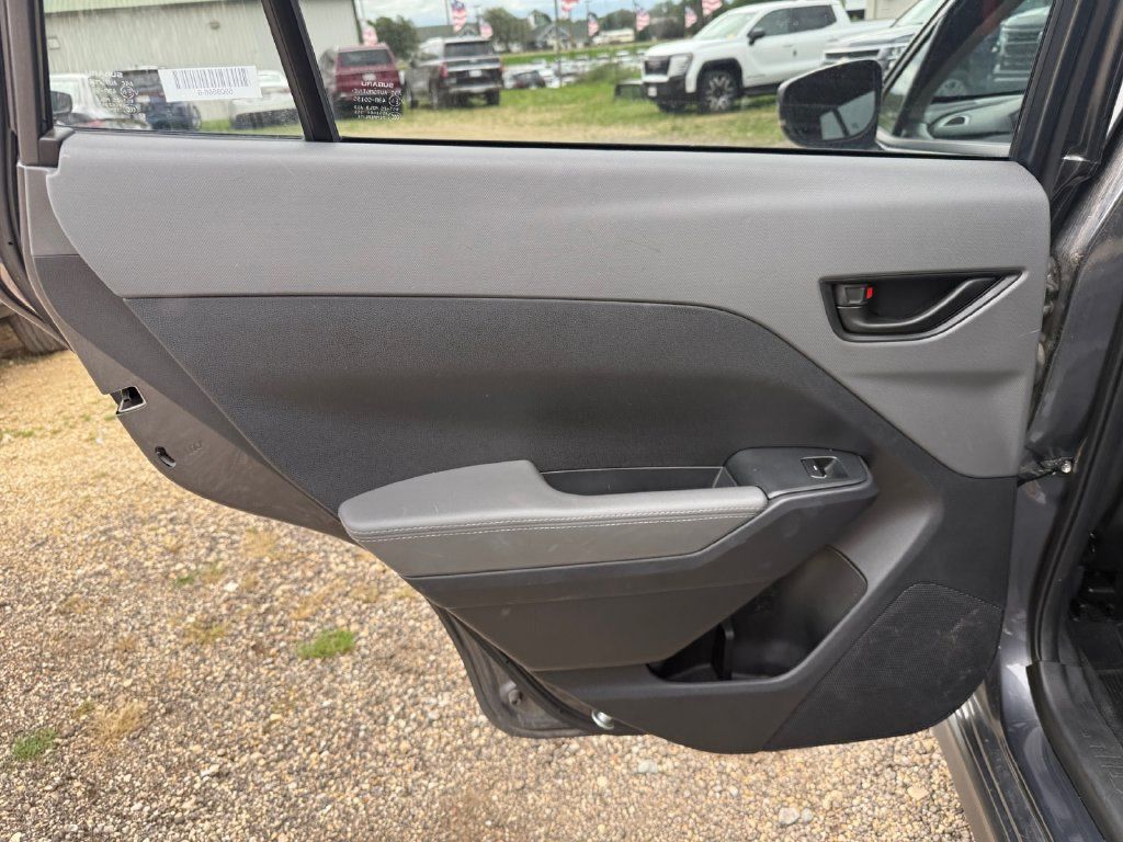 Used 2025 Subaru Crosstrek 2.5i Premium AWD/4WD image 33