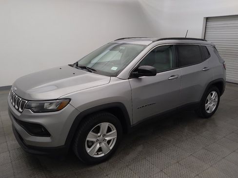 Used 2022 Jeep Compass Latitude FWD image 2