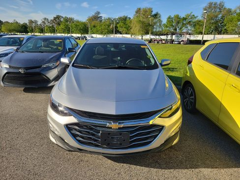 Used 2020 Chevrolet Malibu LT image 2