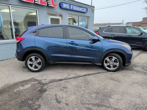 Used 2017 Honda HR-V LX image 2