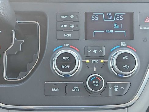 Used 2017 Toyota Sienna LE image 16