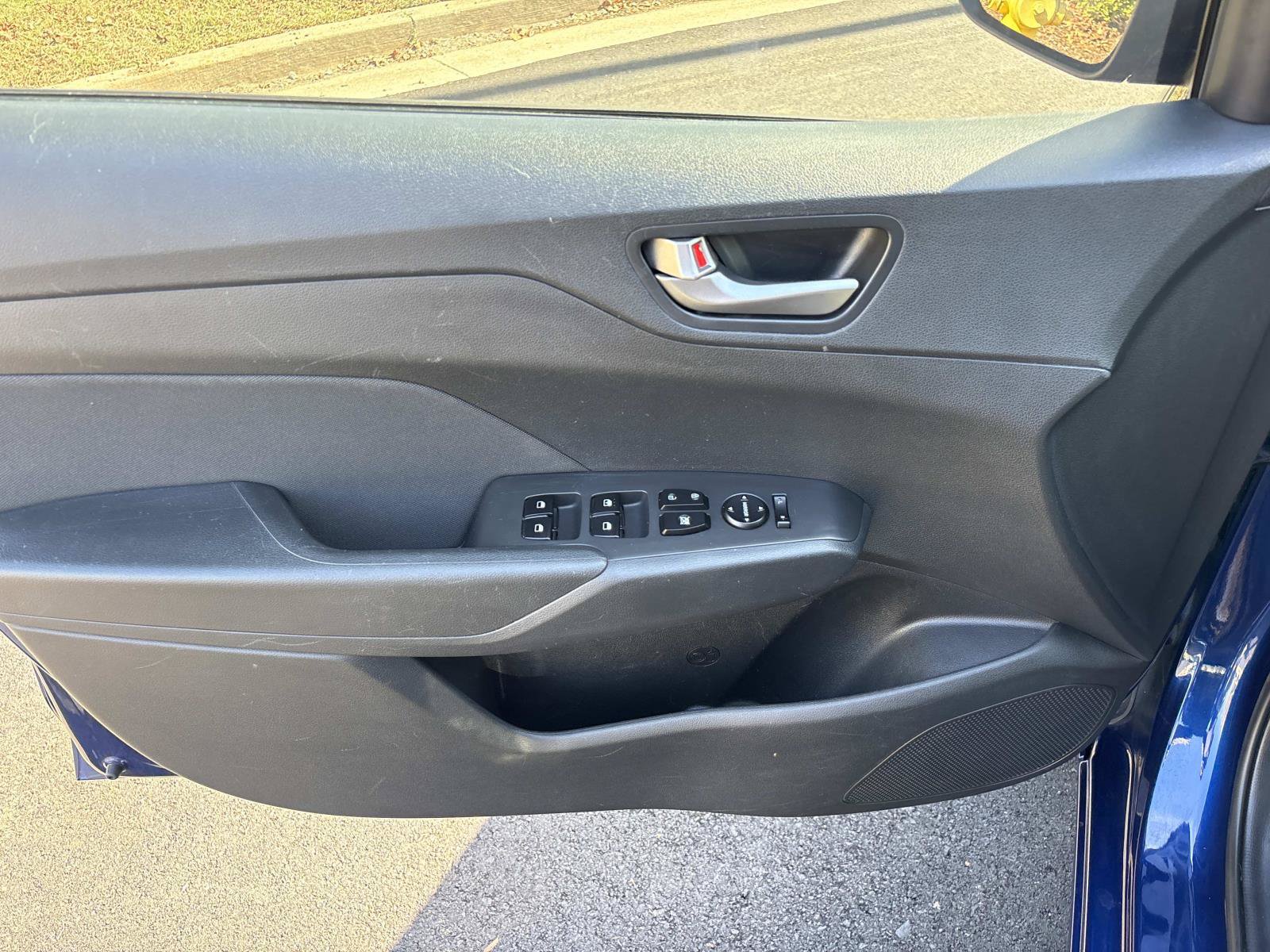 Used 2022 Hyundai Accent SE FWD image 12
