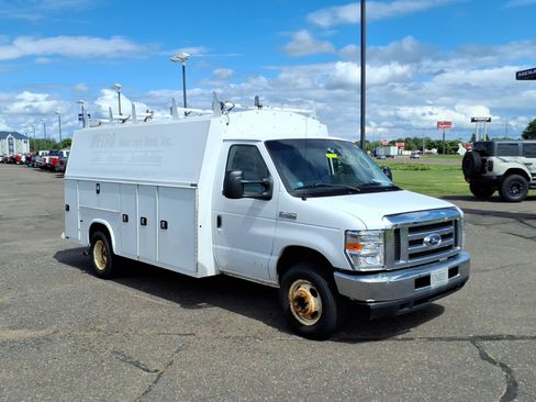 Used 2017 Ford E-450 and Econoline 450 Super Duty RWD image 8
