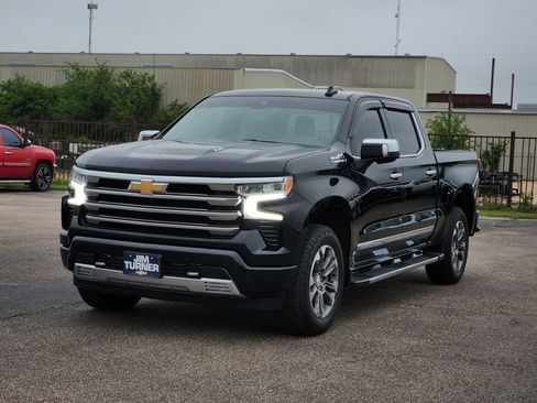 Used 2024 Chevrolet Silverado 1500 High Country AWD/4WD image 3