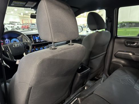 Used 2017 Toyota Tacoma TRD Sport w/ Tow Package (A/T) AWD/4WD image 19