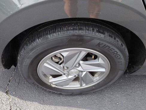 Used 2024 Hyundai Elantra SE image 9