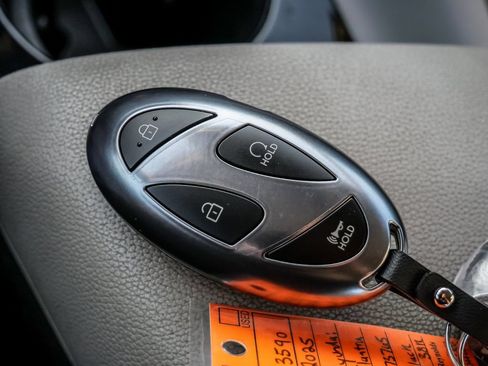 Used 2025 Hyundai Elantra Limited FWD image 38