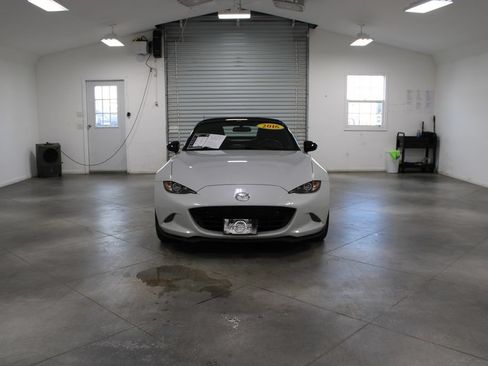 Used 2016 MAZDA MX-5 Miata Club RWD image 3